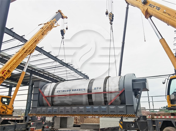 醬油渣烘干機(jī)吊裝現(xiàn)場(chǎng) 醬油渣烘干機(jī)吊裝現(xiàn)場(chǎng)